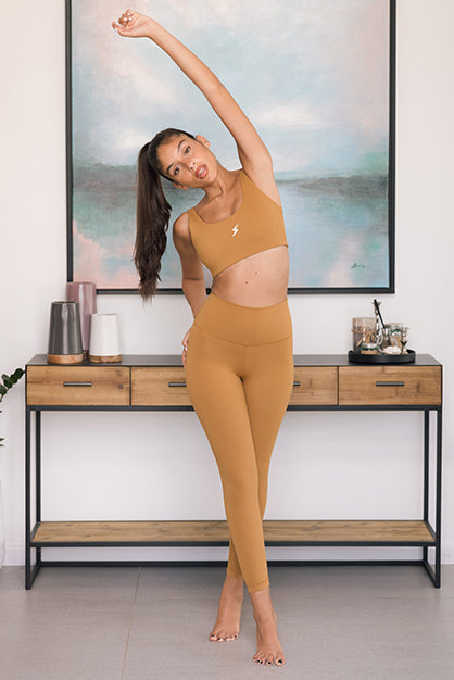 איך בוחרים בגדי אימון לנשים שיתאימו לפילאטיס או ליוגה?