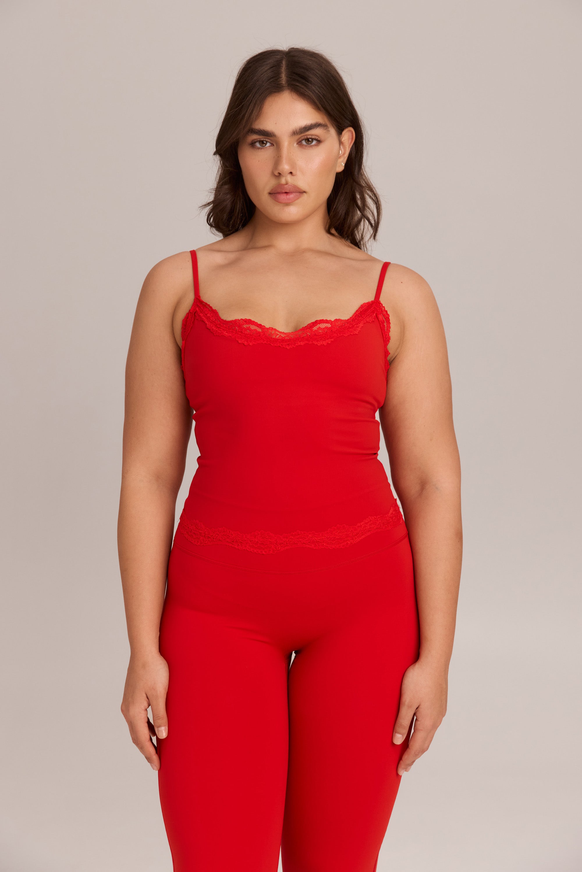 גופייה עם גימור תחרה