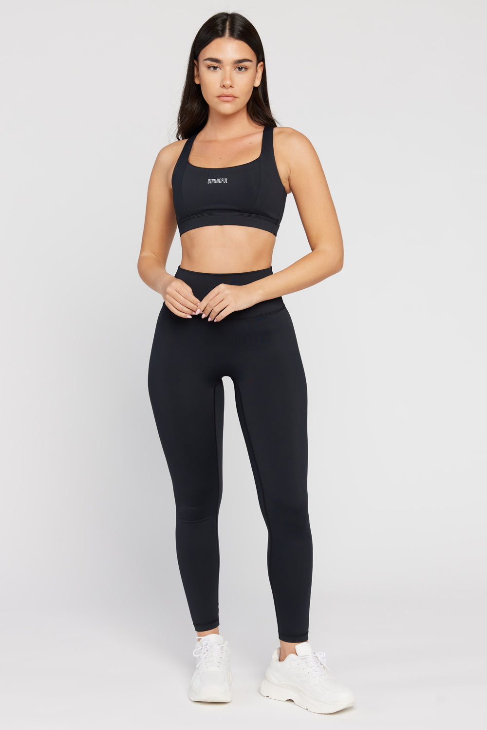 Aura - טופ ספורטיבי בעל מחשוף בגב בצבע שחור | XS