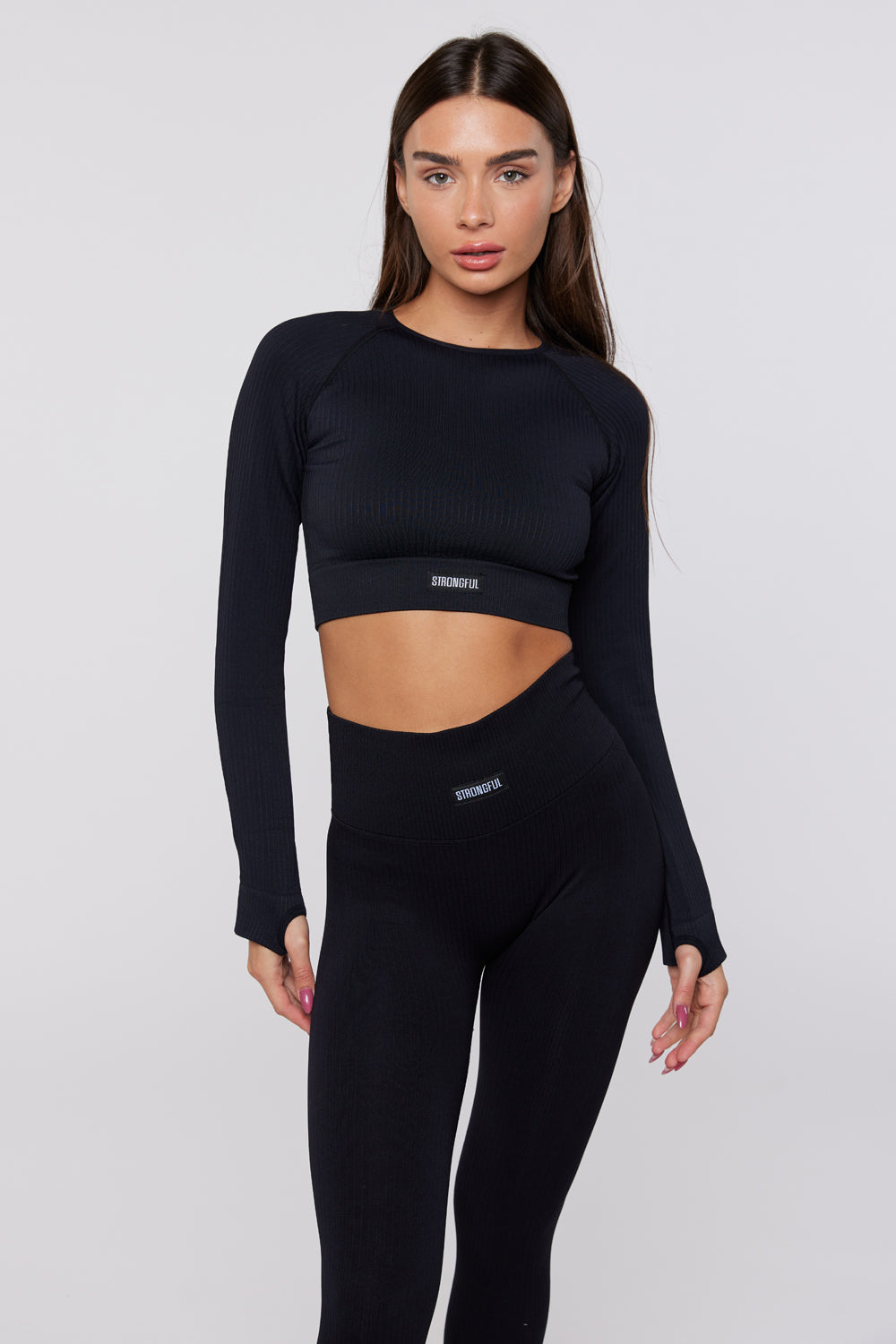 חולצת קרופ טופ ספורטיבי בצבע שחור balance | XS