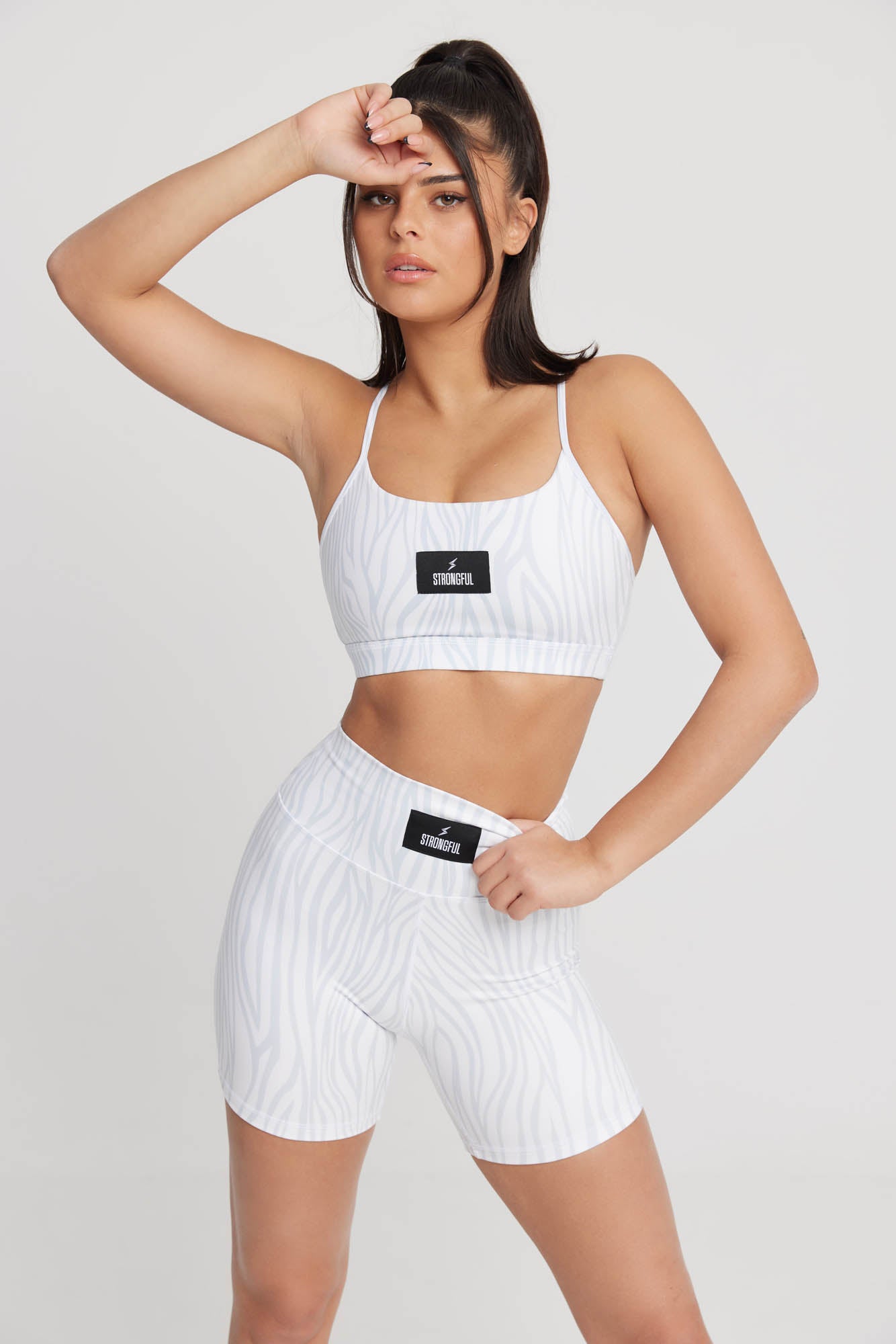 טופ ספורטיבי בצבע לבן אפור hunter | XS