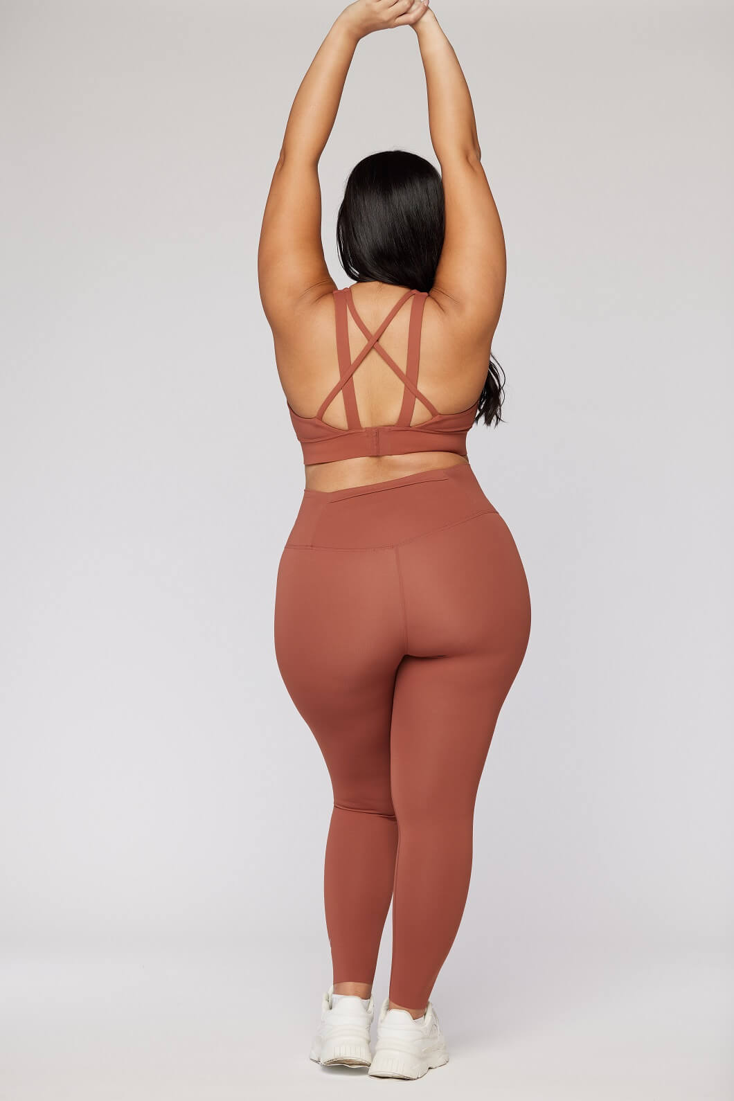 כיצד לשלב בגדי ספורט למראה מגניב ומלא בסטייל בחדר כושר