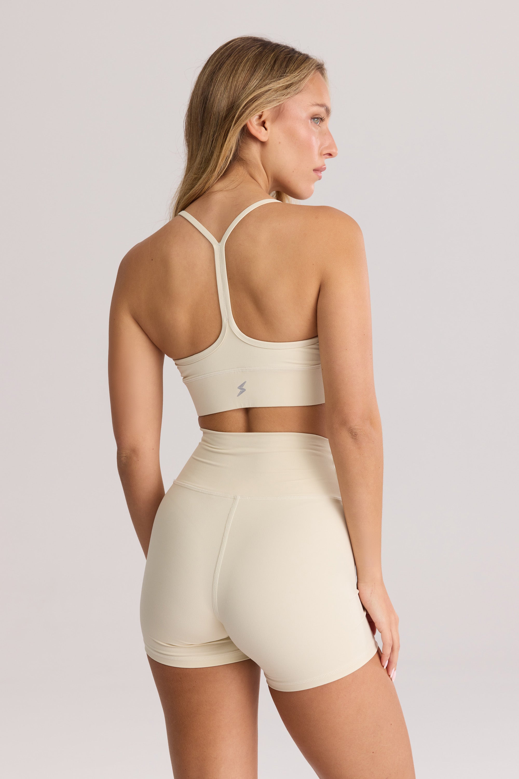 Astra חזיית ספורט תומכת עם כתפיות דקות