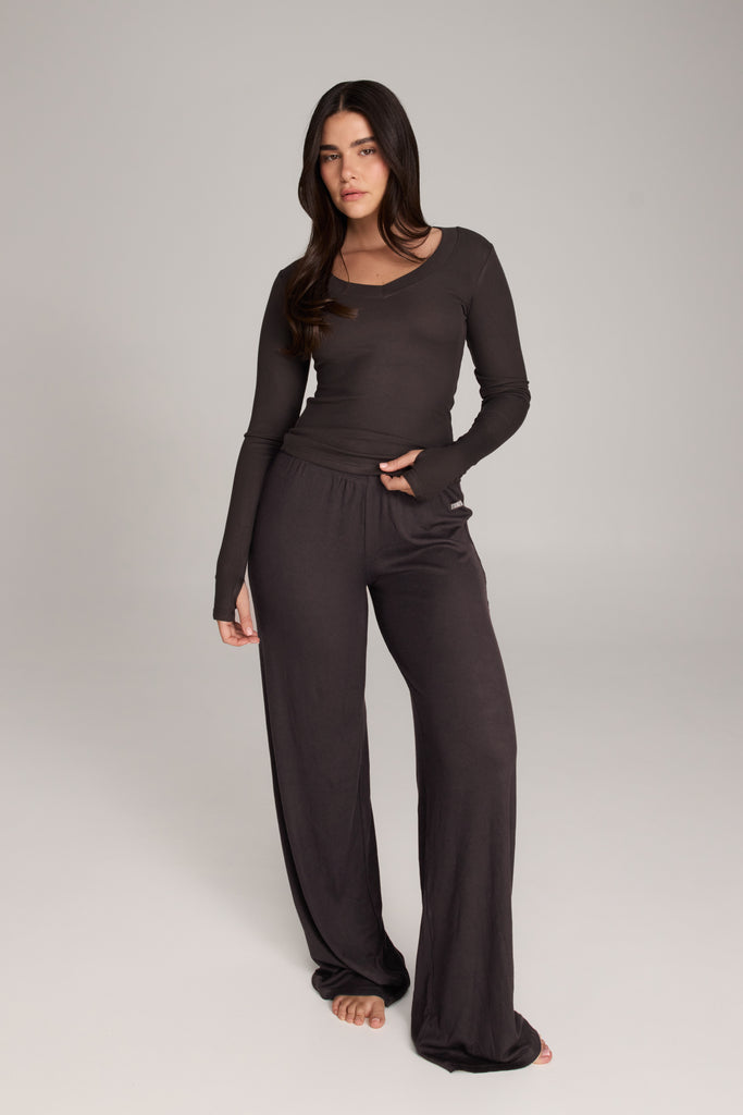 מכנסיים בגזרה רחבה ריב רך