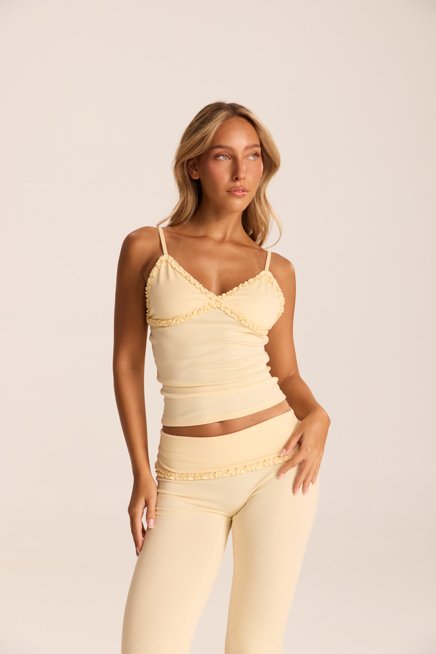 Loungewear גופייה עם עיטורי מלמלה