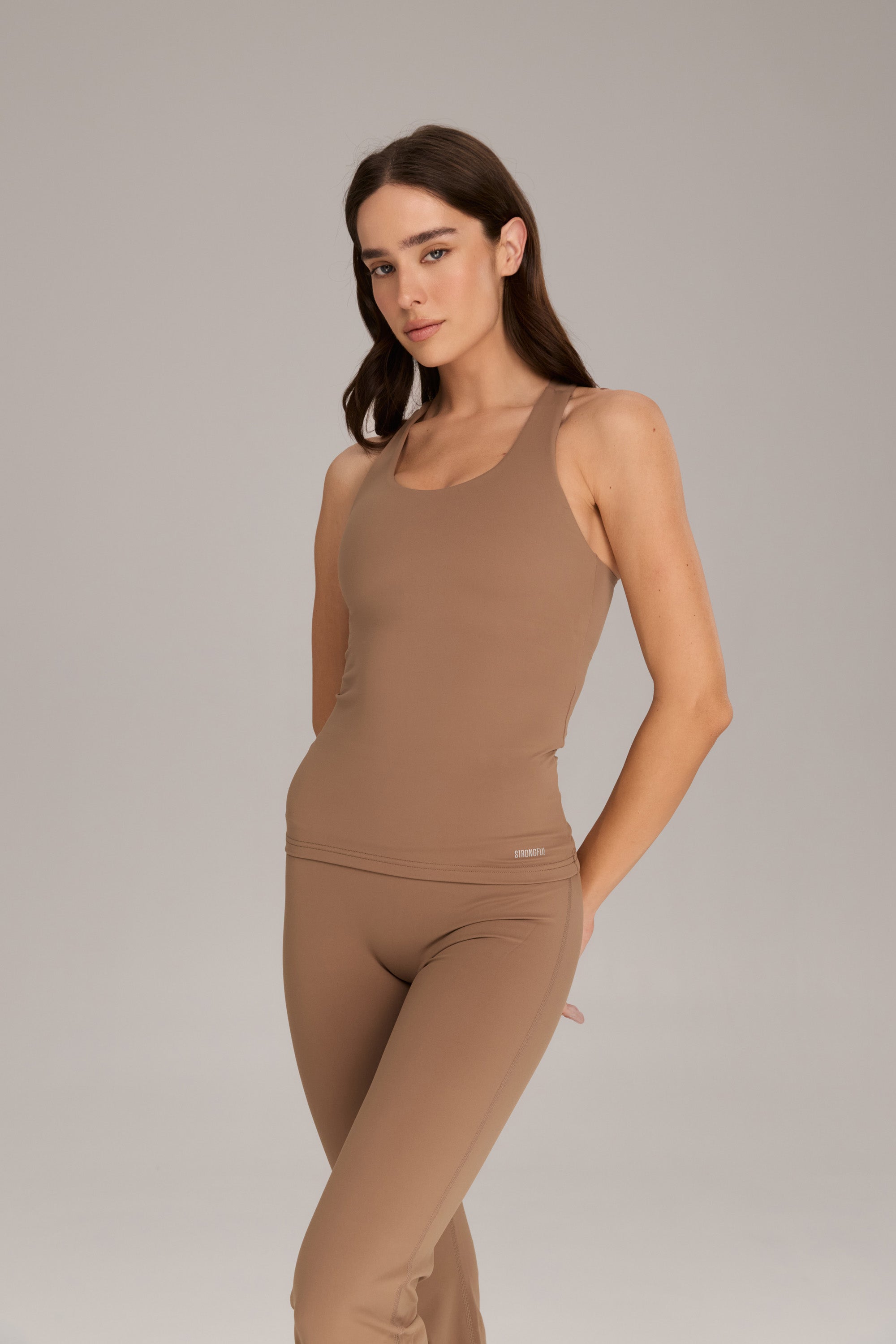 Brush גופייה עם גב מוצלב