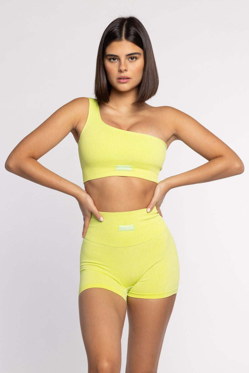 טייץ שורטס בצבע צהוב ירוק Balance 