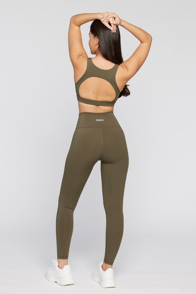 Aura - טופ ספורטיבי בעל מחשוף בגב בצבע ירוק כהה | XS