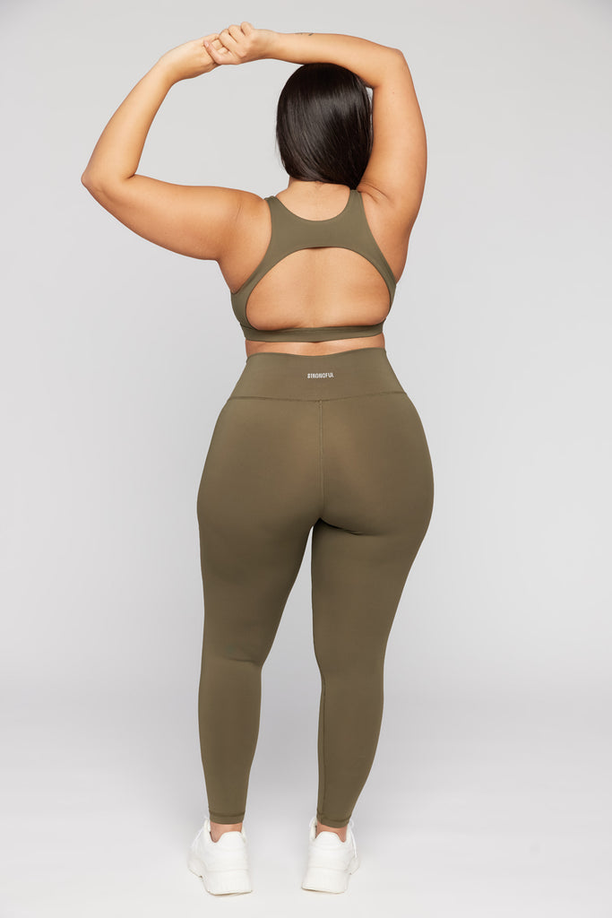 Aura - טופ ספורטיבי בעל מחשוף בגב בצבע ירוק כהה | L