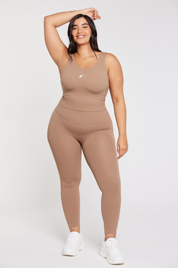 טופ ספורטיבי בצבע מוקה Beyond | L