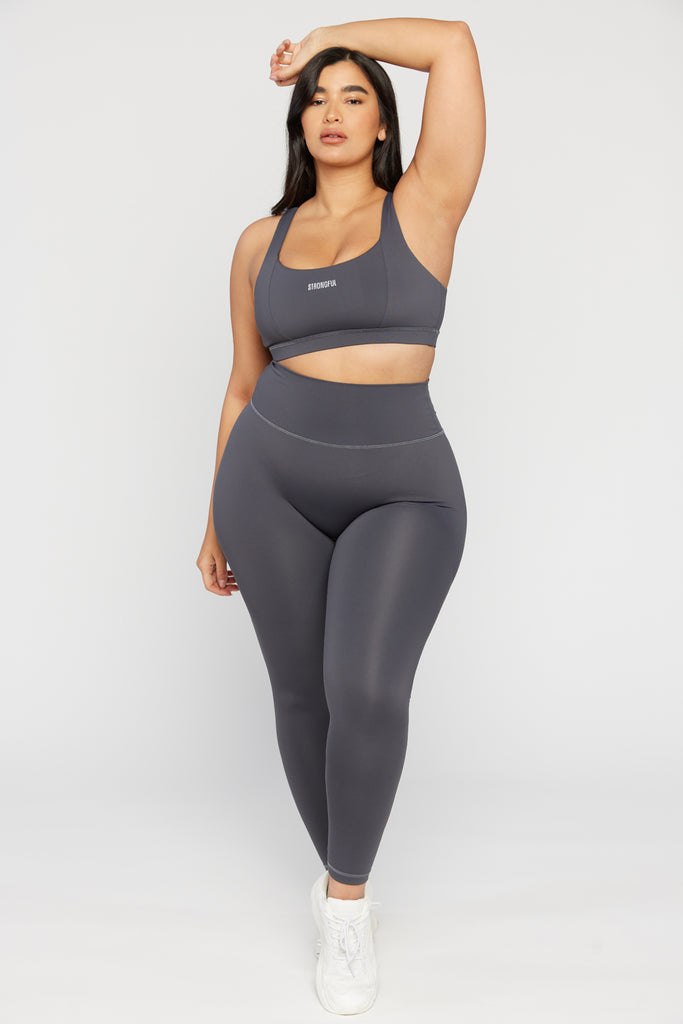 Aura - טופ ספורטיבי בעל מחשוף בגב בצבע אפור | L