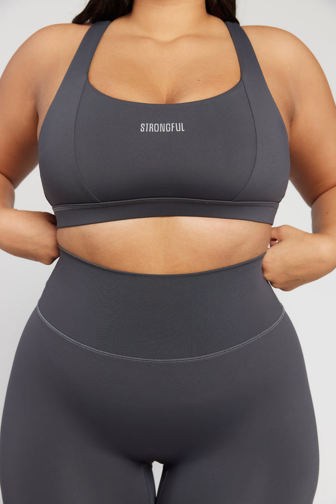 Aura - טופ ספורטיבי בעל מחשוף בגב בצבע אפור | L