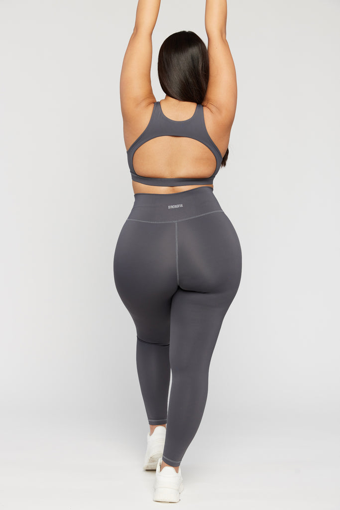 Aura - טופ ספורטיבי בעל מחשוף בגב בצבע אפור | L