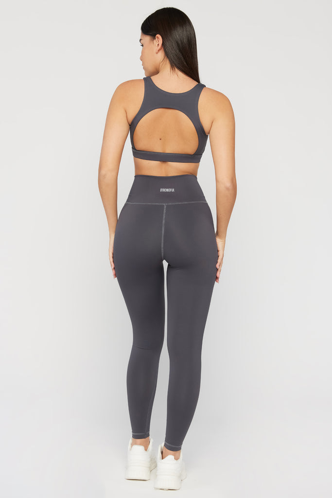 Aura - טופ ספורטיבי בעל מחשוף בגב בצבע אפור | XS