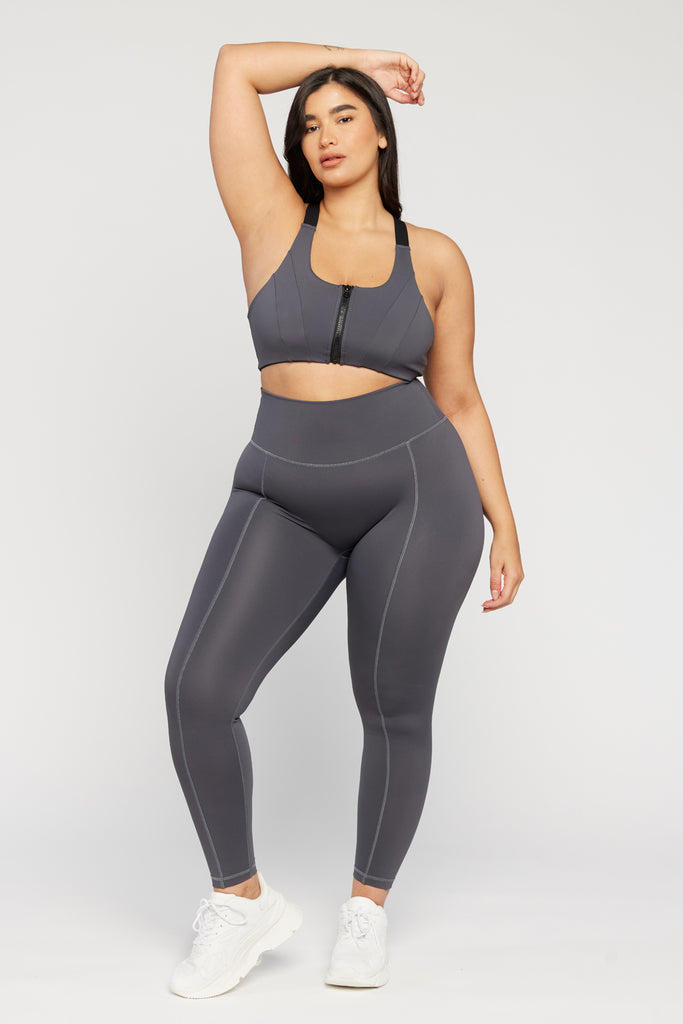 Aura - טופ ספורטיבי עם רוכסן קדמי בצבע שחור | L