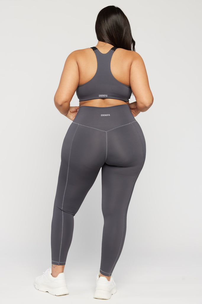 Aura - טופ ספורטיבי עם רוכסן קדמי בצבע שחור | L