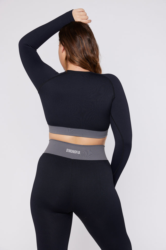 Bliss - חולצת קרופ טופ ספורטיבי בצבע שחור | L