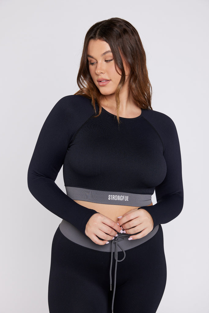 Bliss - חולצת קרופ טופ ספורטיבי בצבע שחור | L