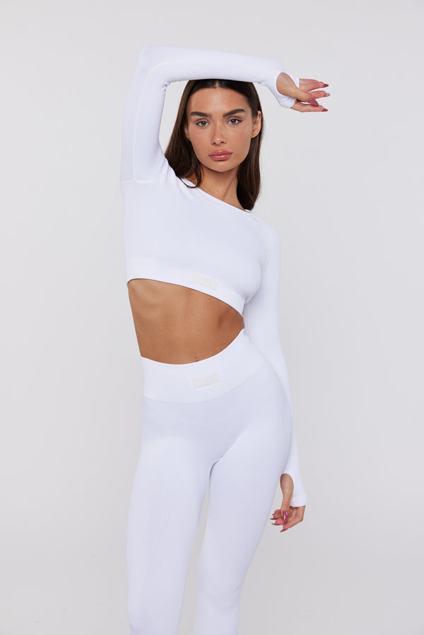 Kind - חולצת קרופ טופ ספורטיבי בצבע לבן | XS