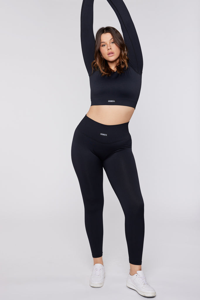 חולצת קרופ טופ ספורטיבי בצבע שחור balance | L