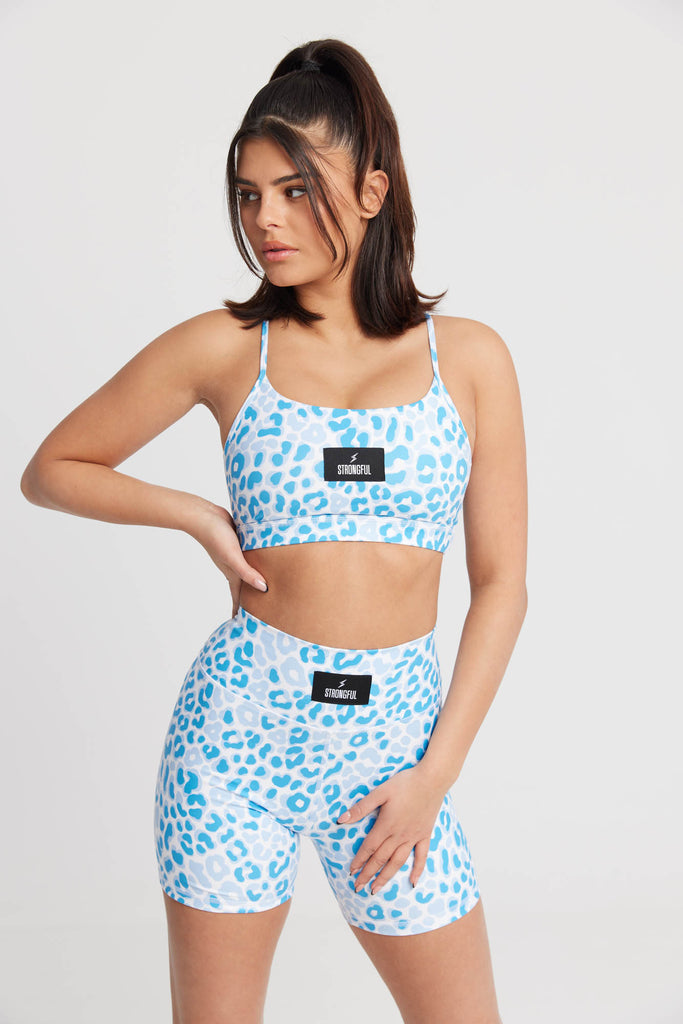 טופ ספורטיבי בצבע כחול לבן hunter | XS