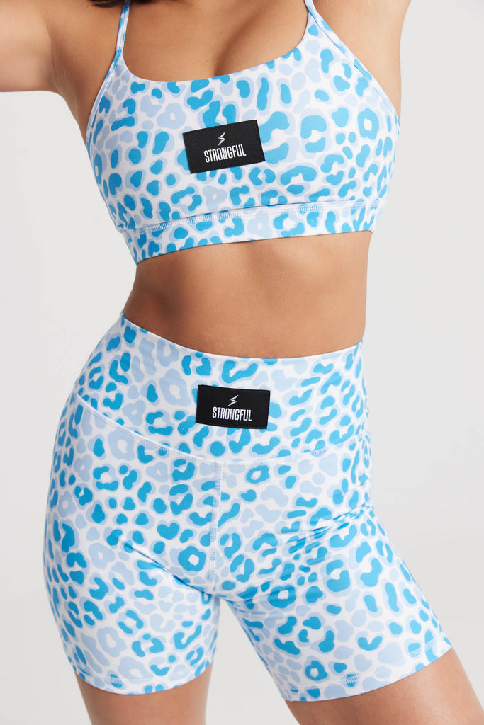 טופ ספורטיבי בצבע כחול לבן hunter | XS