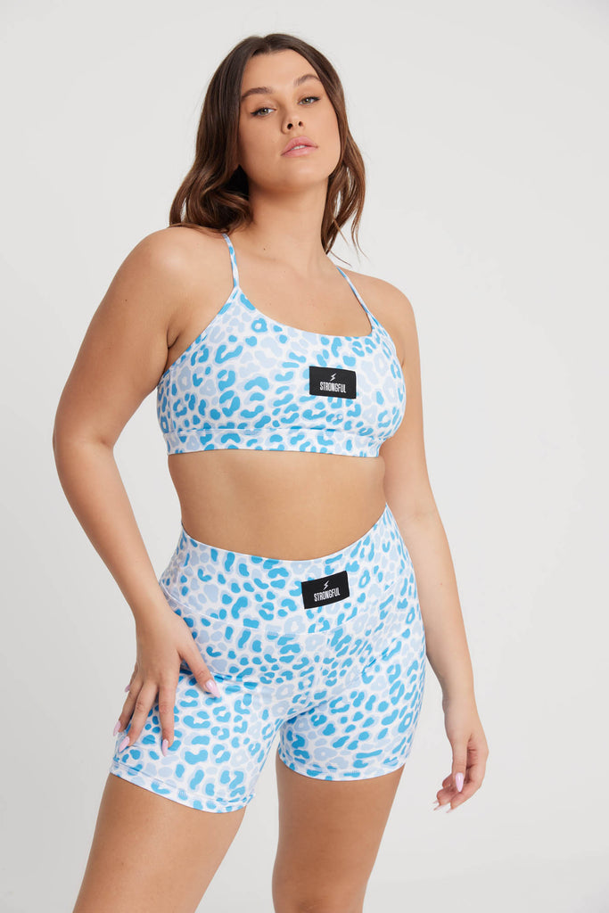 טופ ספורטיבי בצבע כחול לבן hunter | L